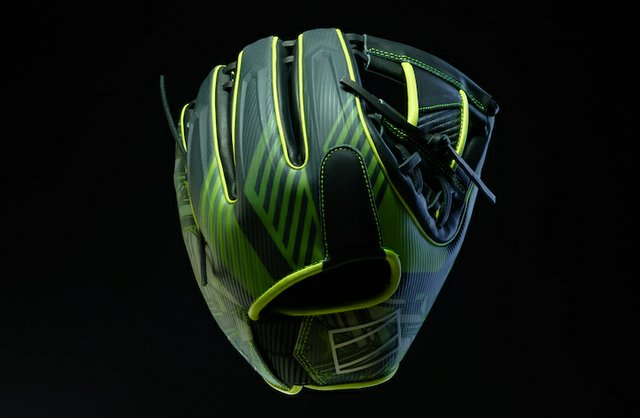 Rawlings 团队使用 Fast Radius 和 Carbon 进行 3D 打印棒球手套格子